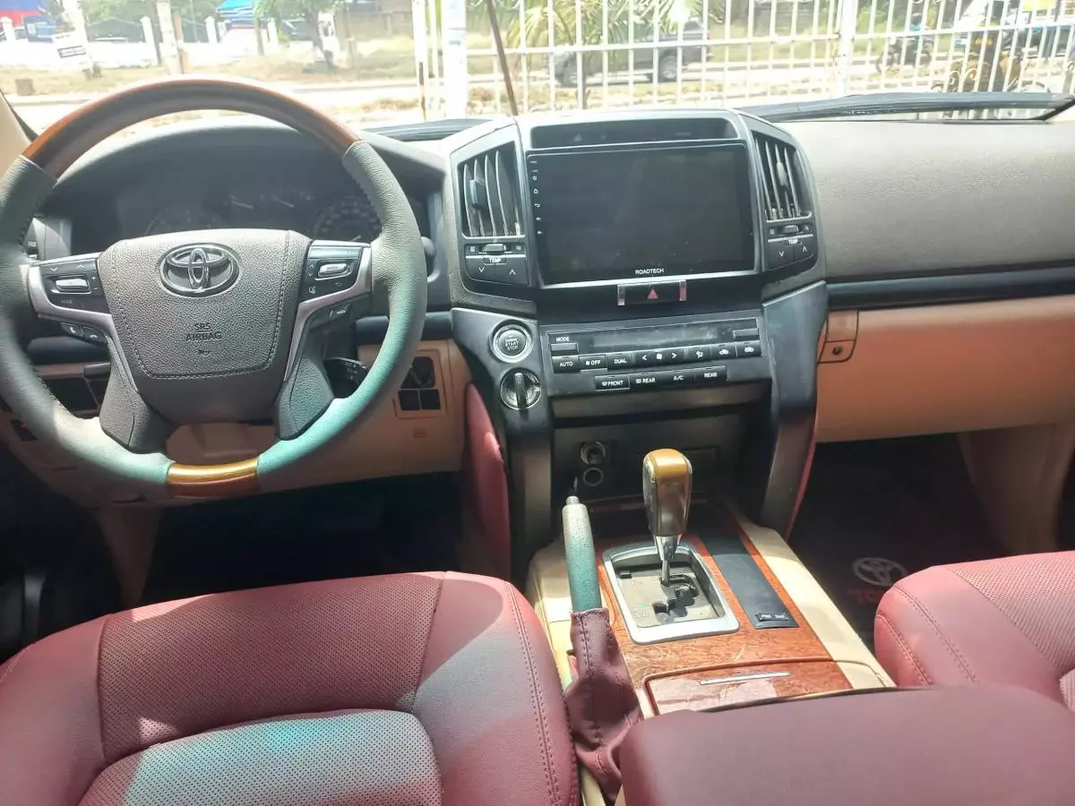 Toyota Land Cruiser - 2015