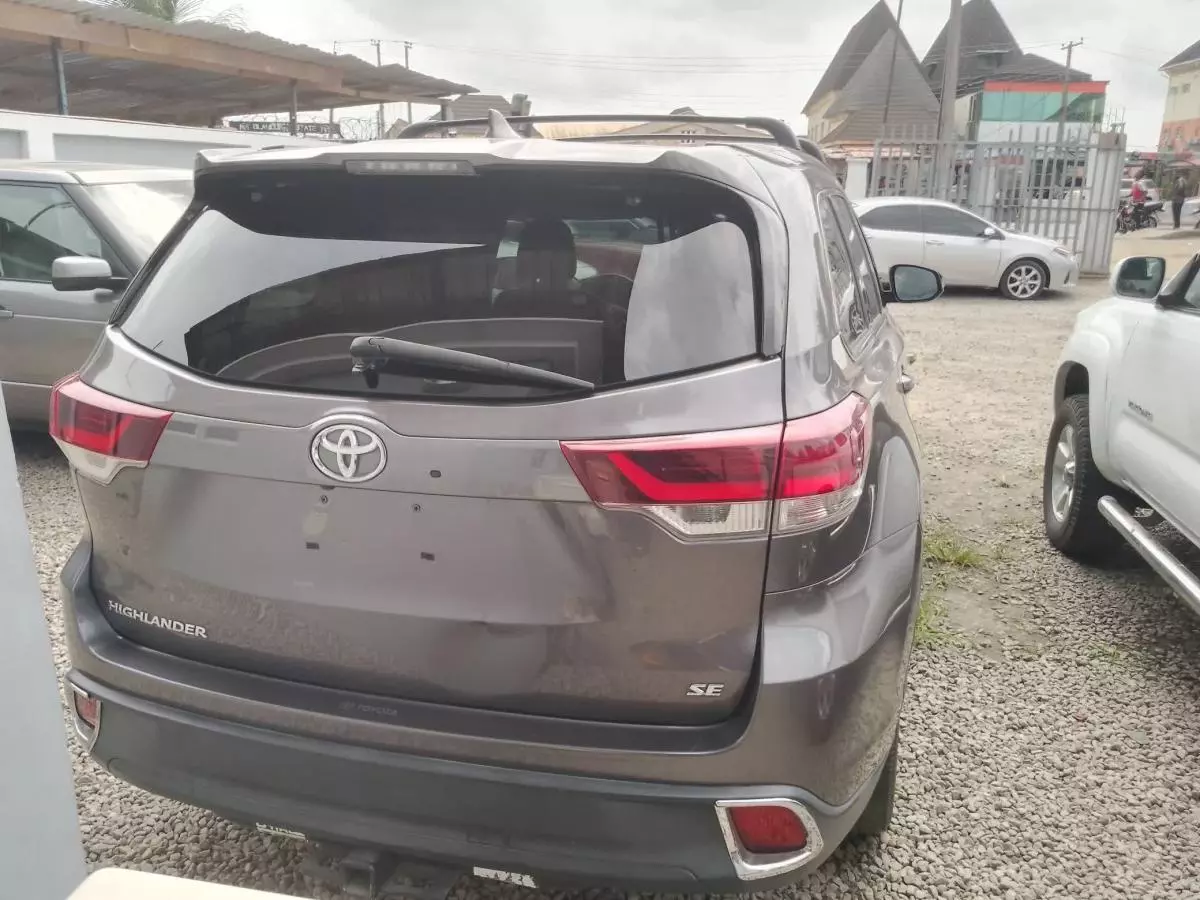 Toyota Highlander   - 2019