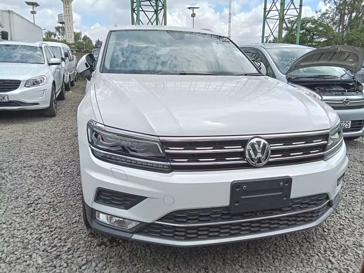 Volkswagen Tiguan   - 2017