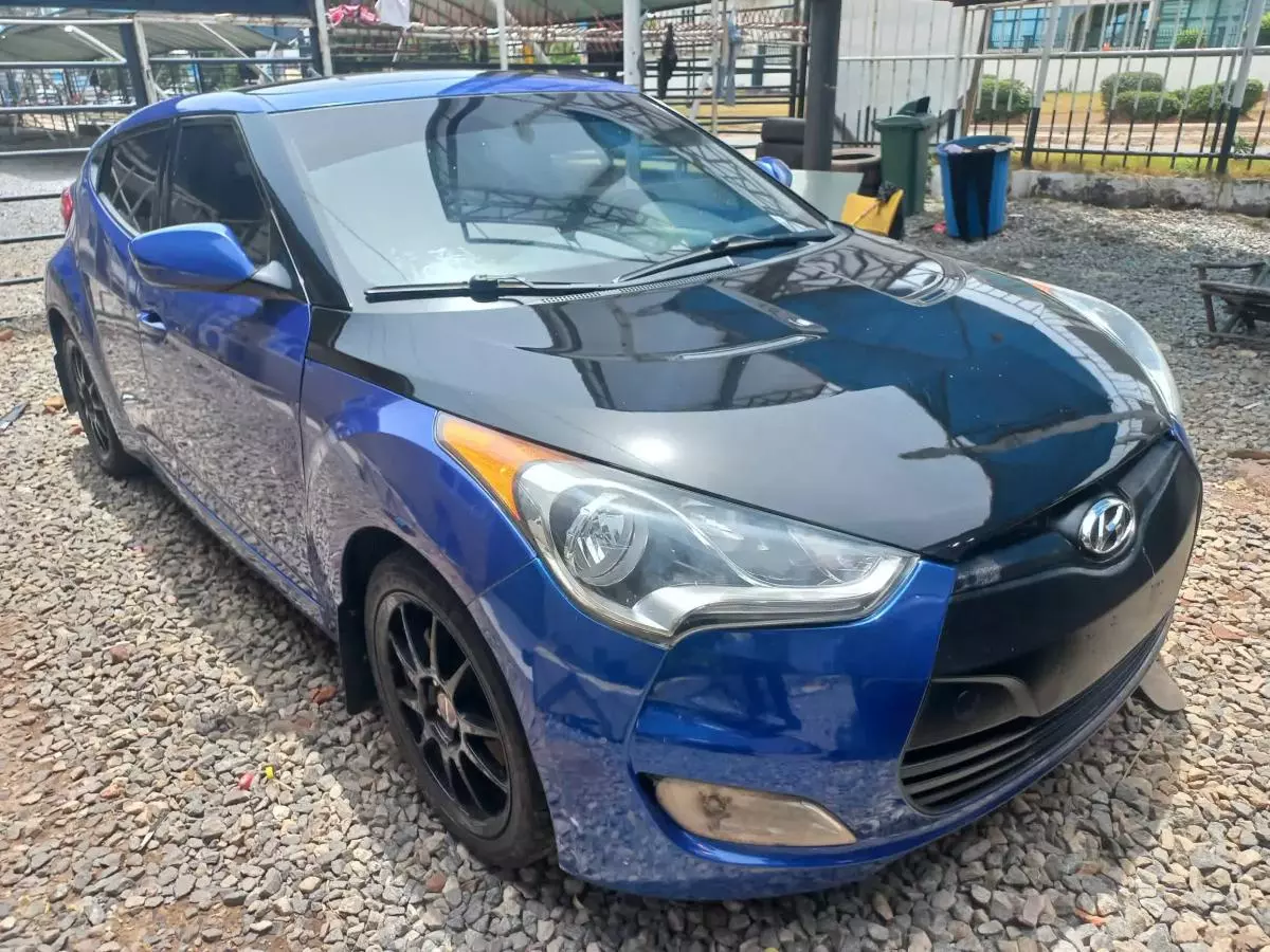 Hyundai Veloster - 2012