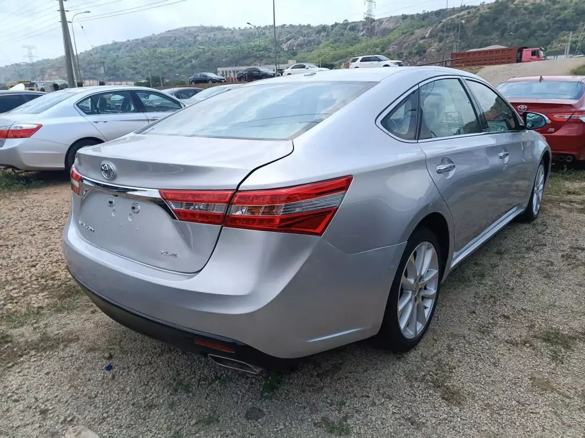 Toyota Avalon   - 2013