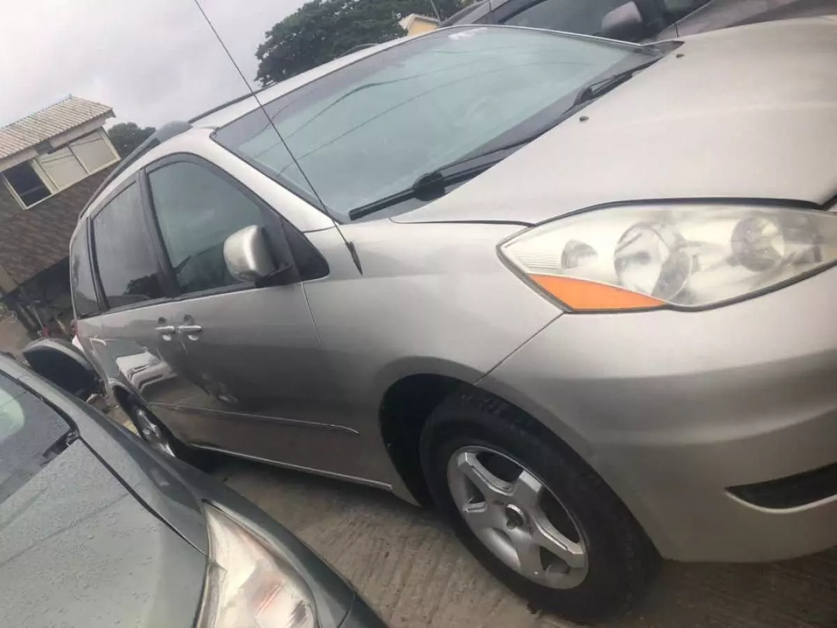 Toyota Sienna   - 2006