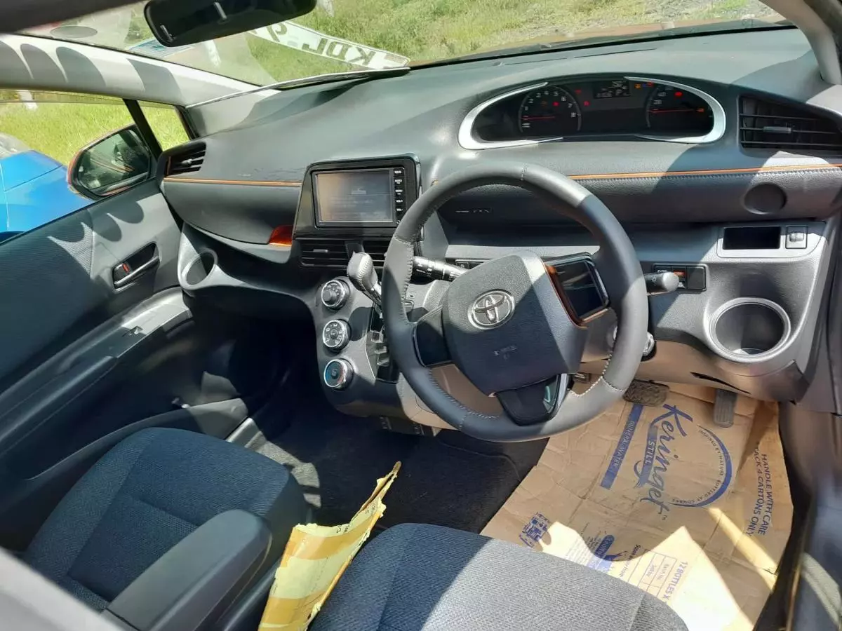 Toyota Sienta - 2016