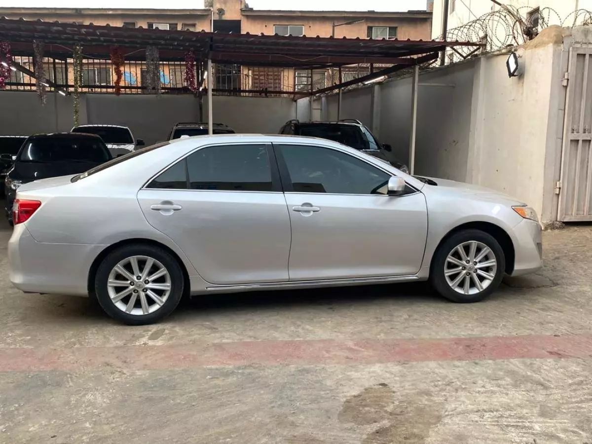 Toyota Camry   - 2014