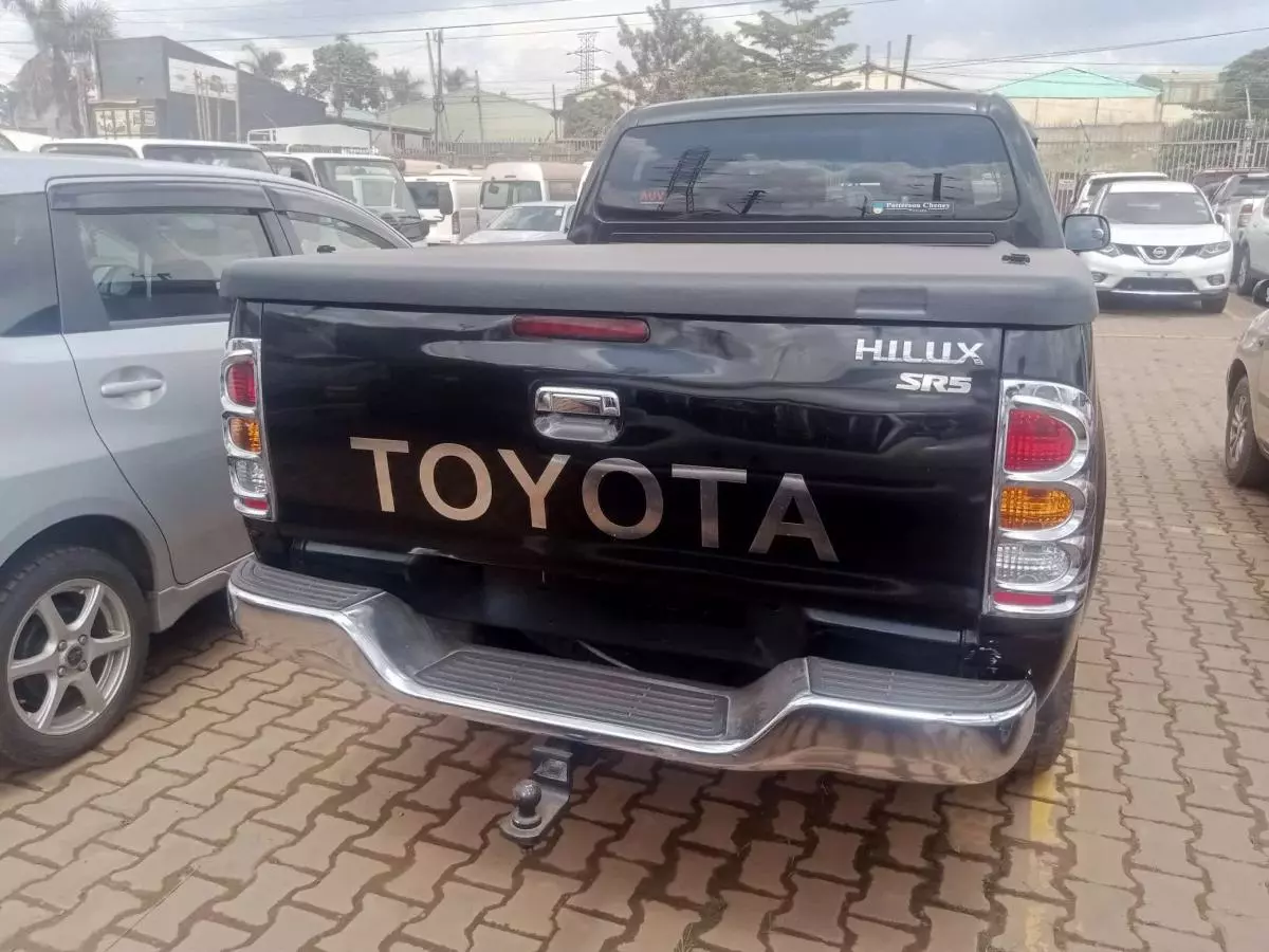 Toyota Hilux   - 2010