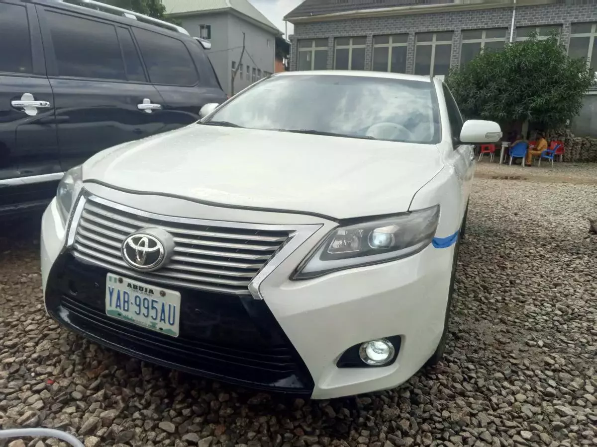 Toyota Camry   - 2010