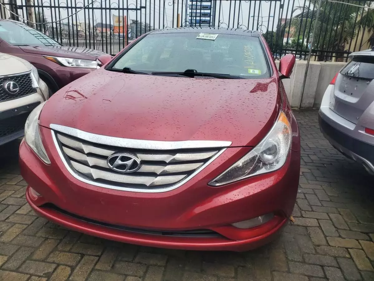 Hyundai Sonata   - 2012