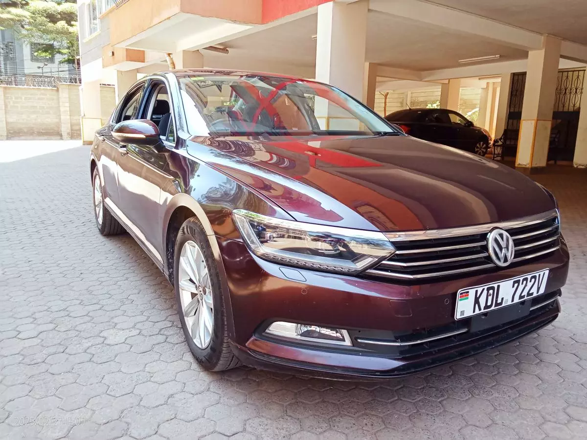 Volkswagen Passat   - 2017