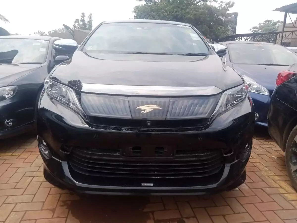 Toyota Harrier   - 2016