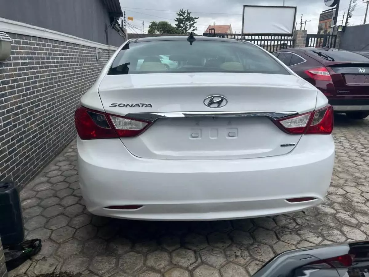 Hyundai Sonata   - 2013