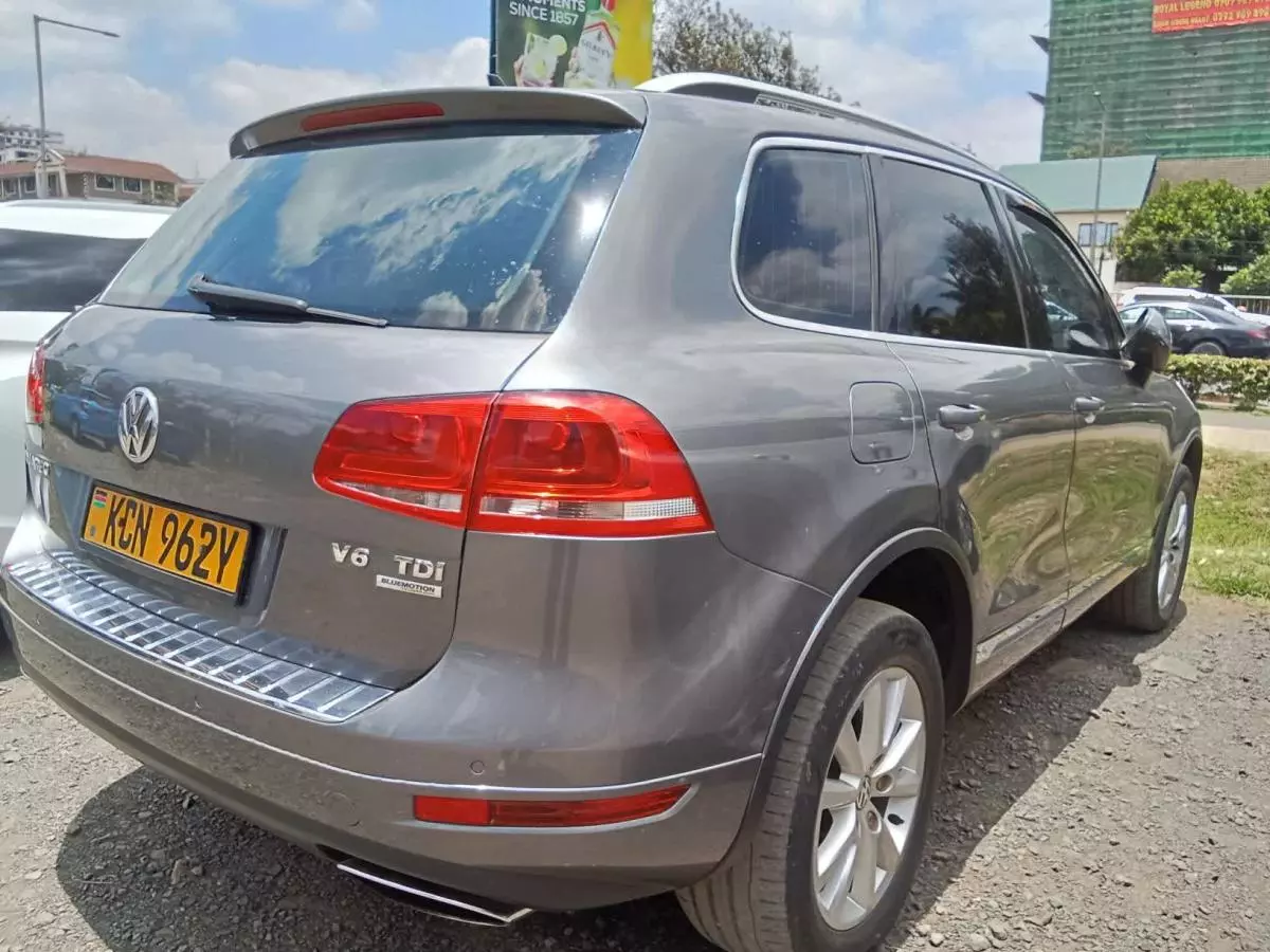 Volkswagen Touareg   - 2010