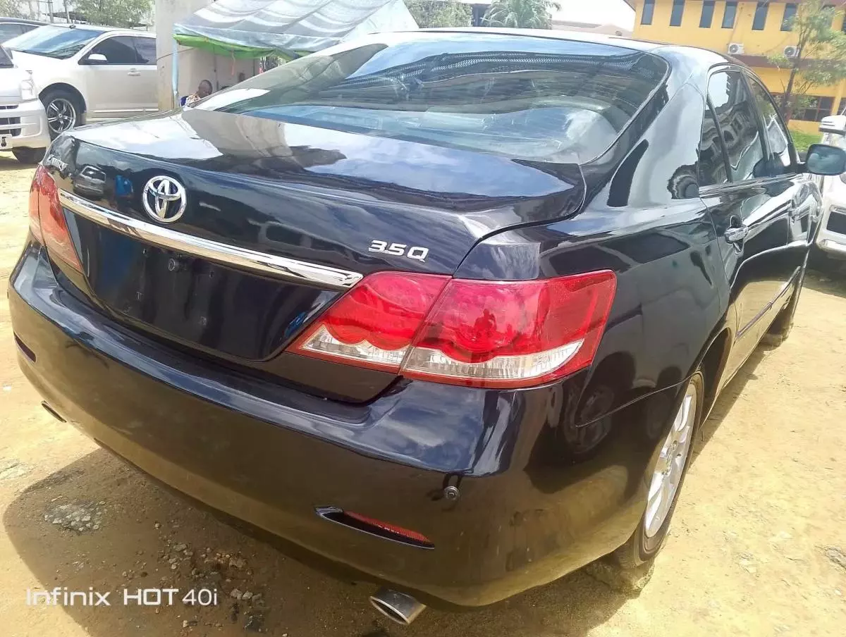 Toyota Camry   - 2011