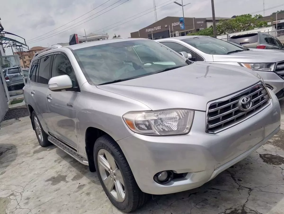 Toyota Highlander   - 2010