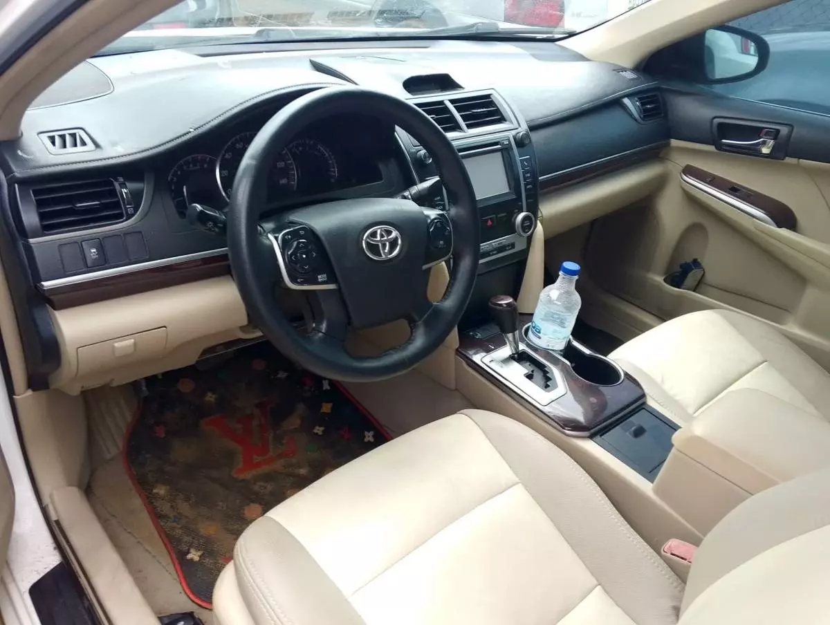 Toyota Camry   - 2012