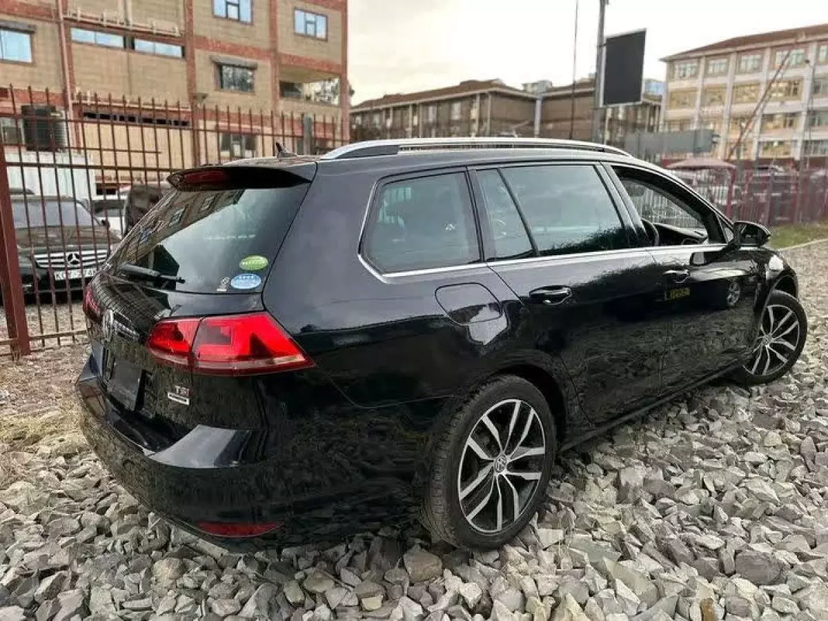 Volkswagen Golf - 2017