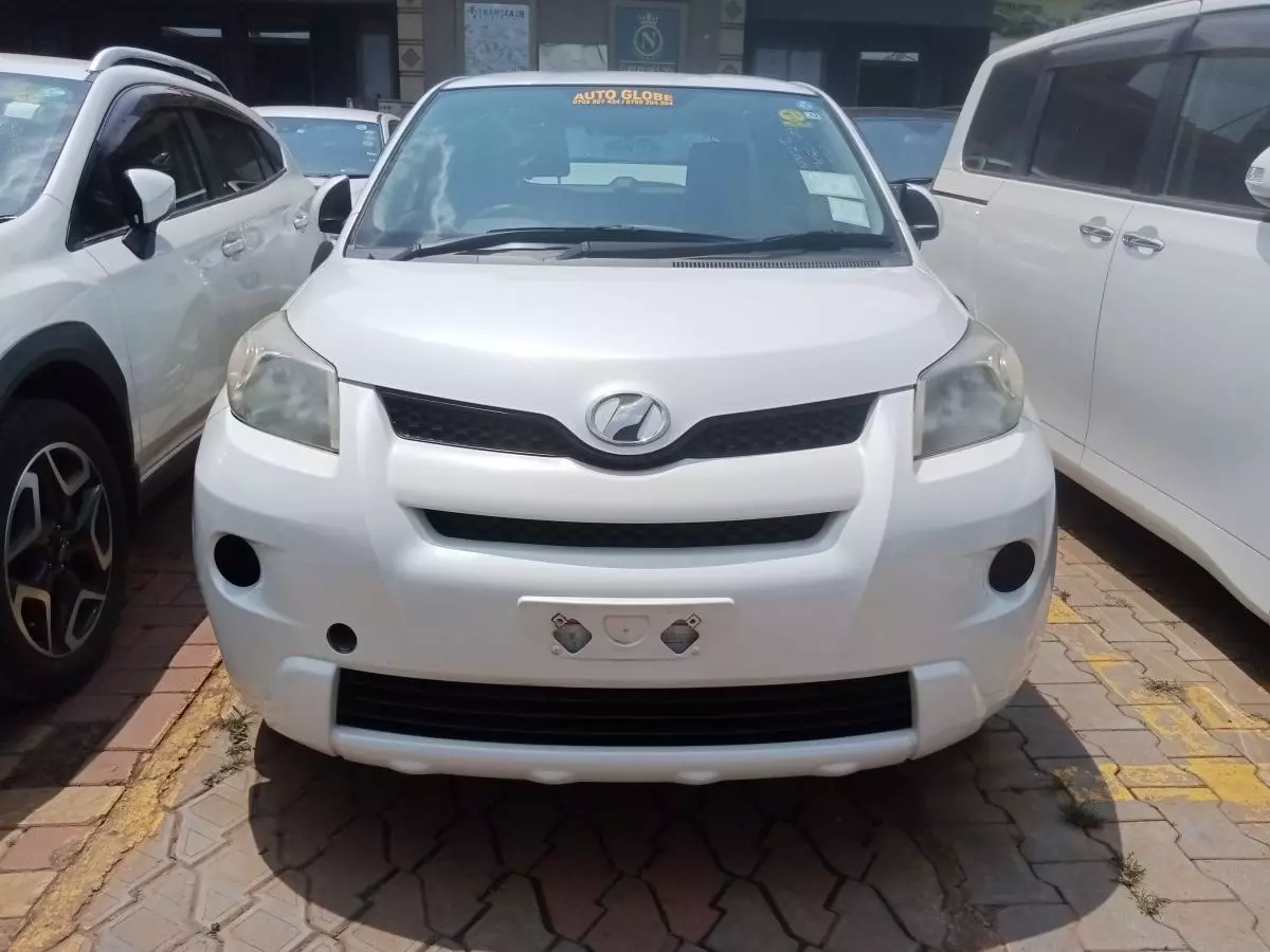 Toyota Ist    - 2011