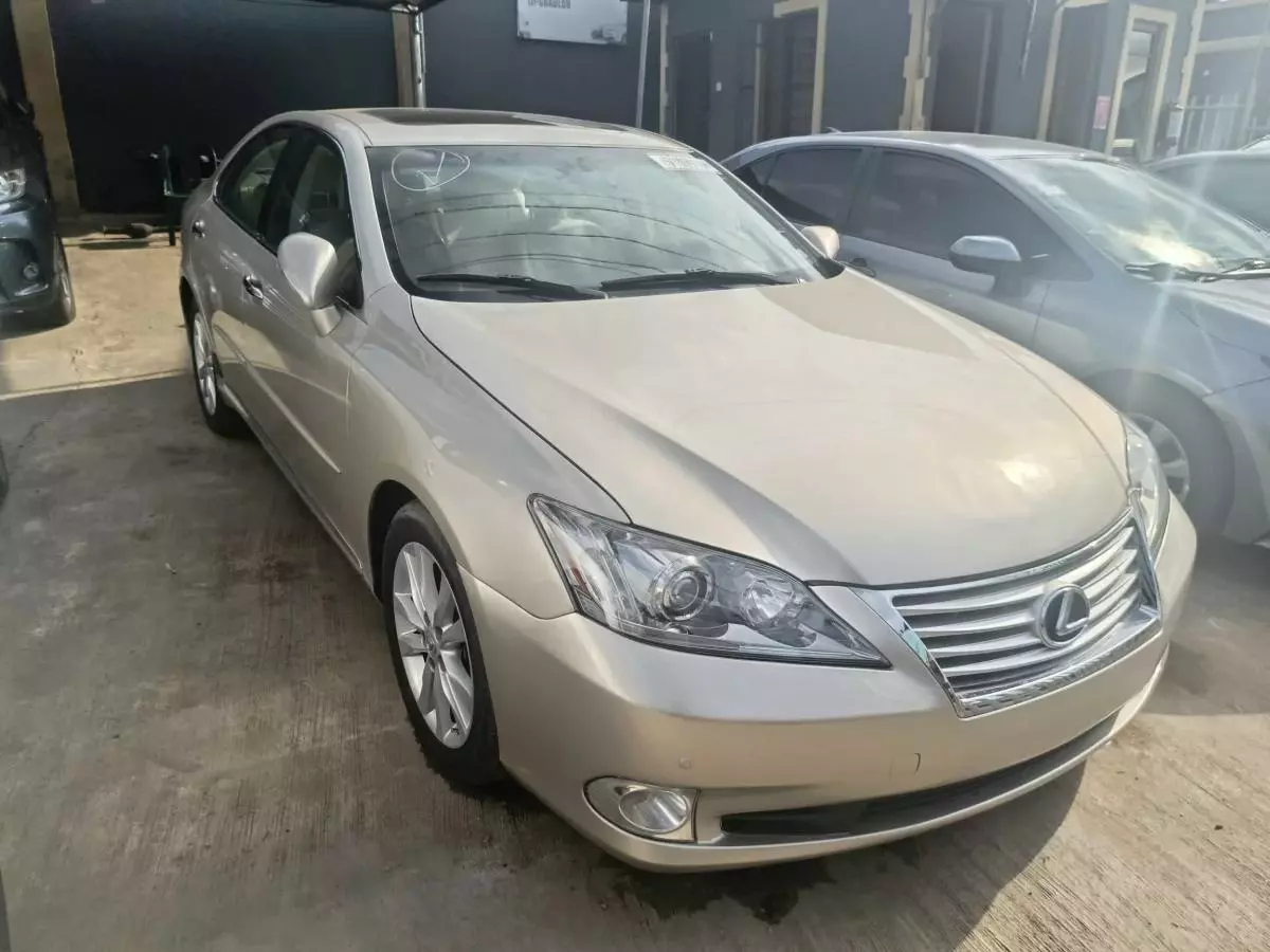 Lexus ES 350   - 2010