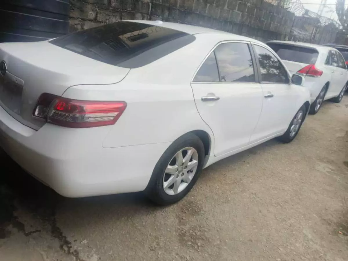 Toyota Camry   - 2010