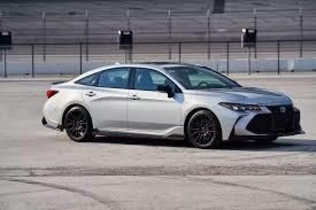 Toyota Avalon   - 2016