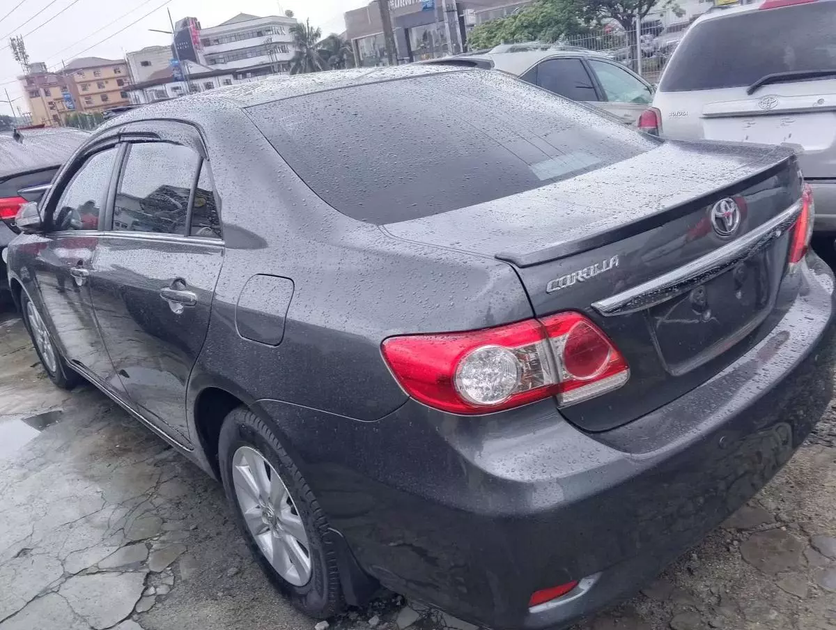 Toyota Corolla   - 2012