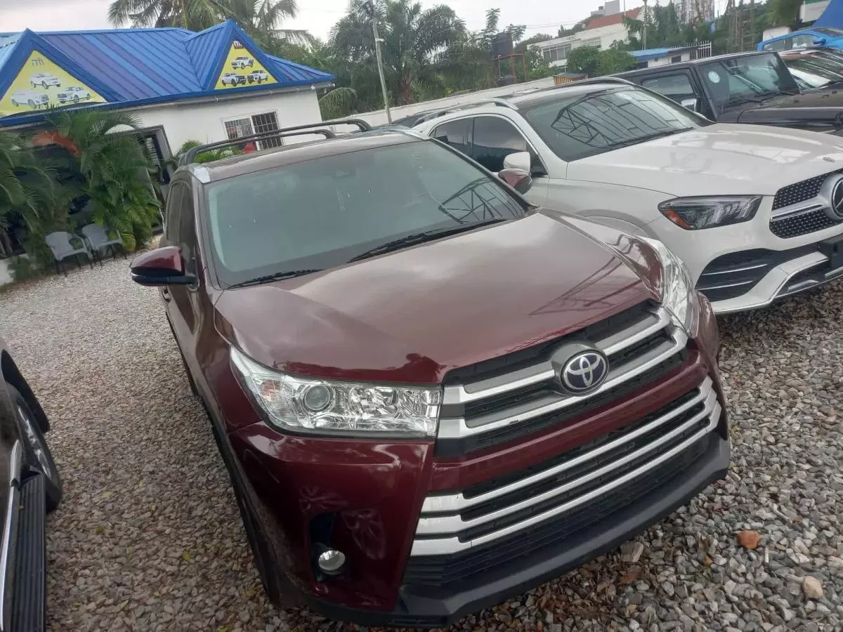 Toyota Highlander   - 2019