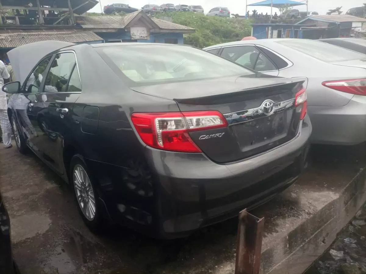 Toyota Camry   - 2013