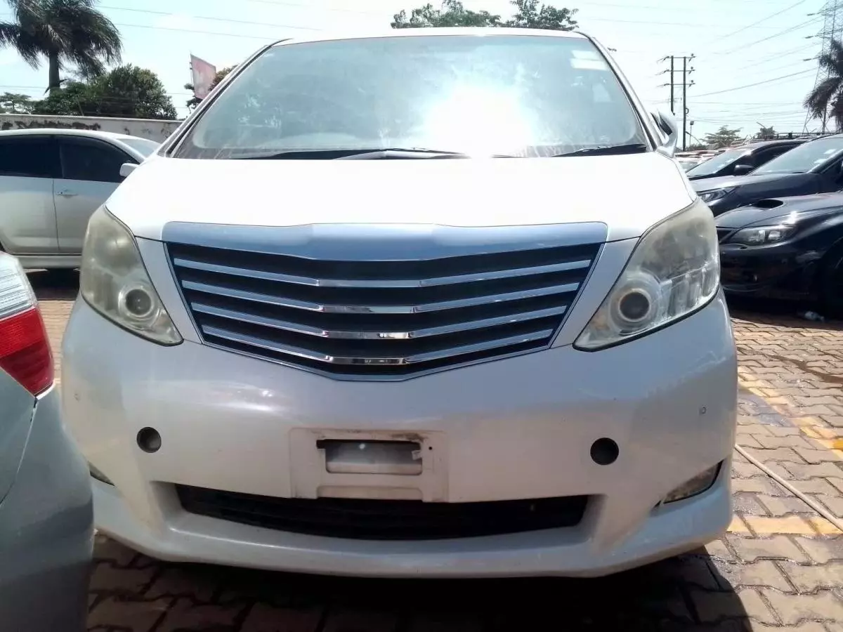 Toyota Alphard   - 2010