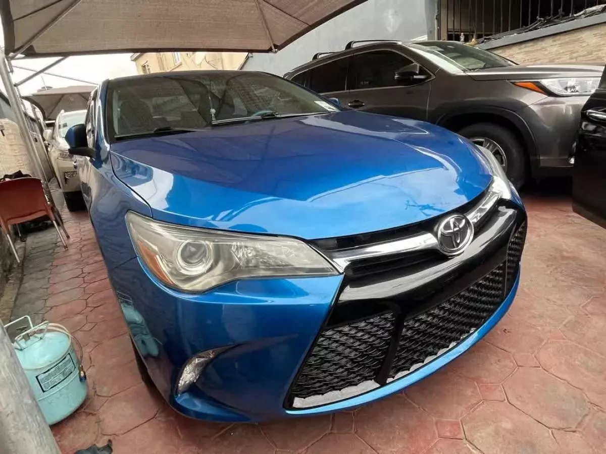 Toyota Camry   - 2016