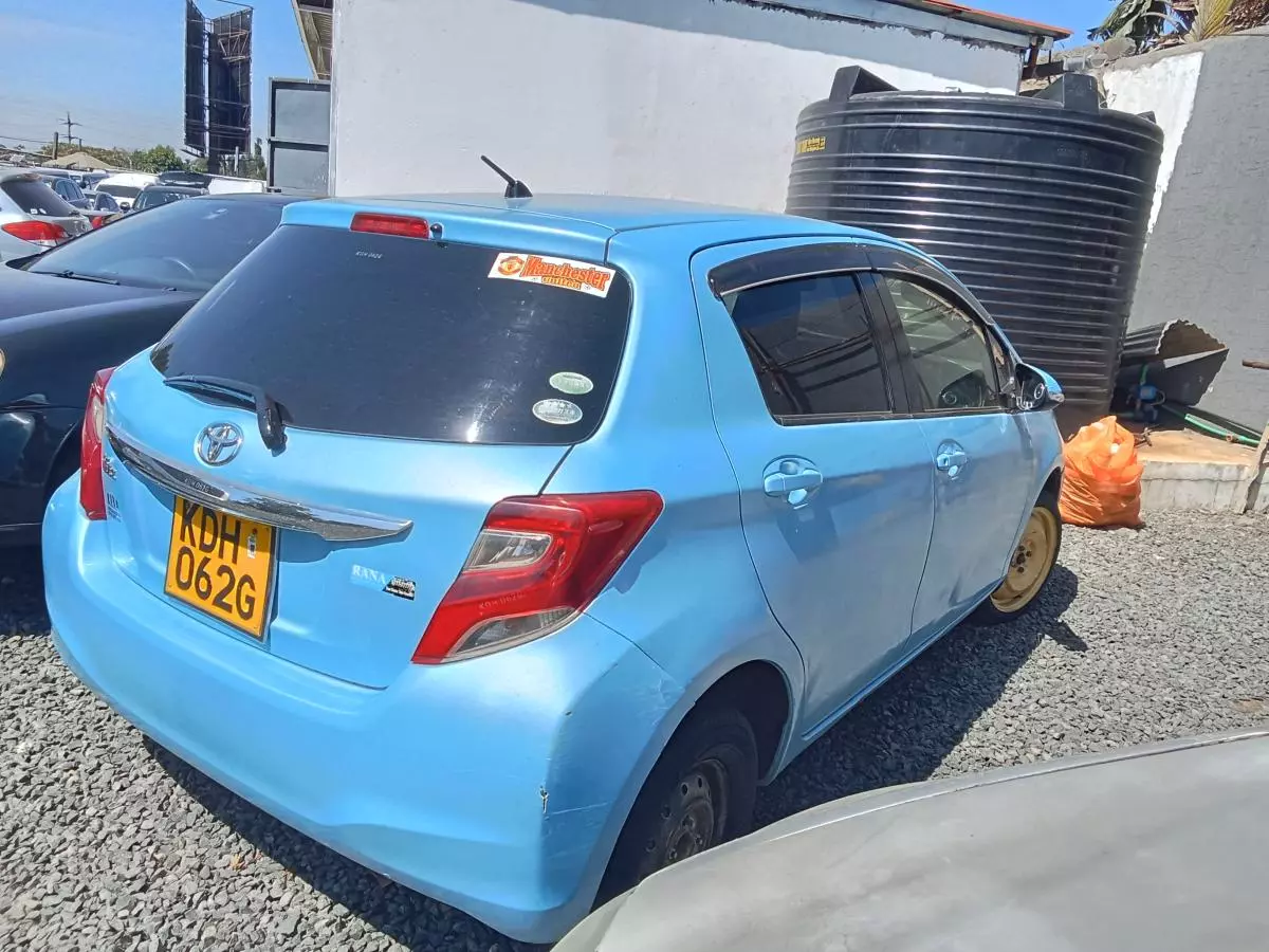 Toyota Vitz   - 2015