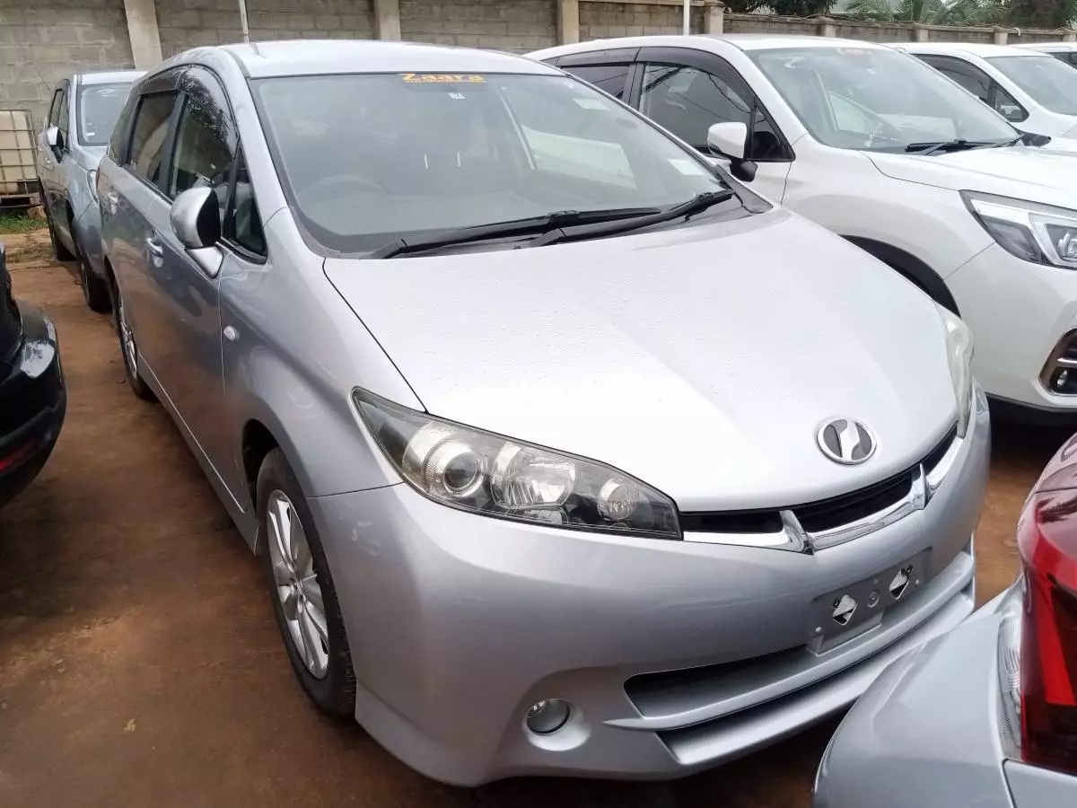 Toyota Wish   - 2012