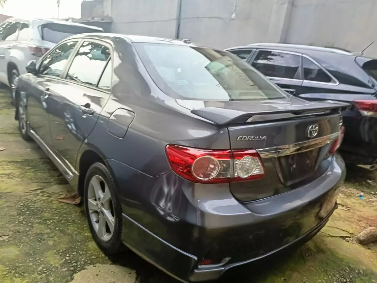 Toyota Corolla   - 2011