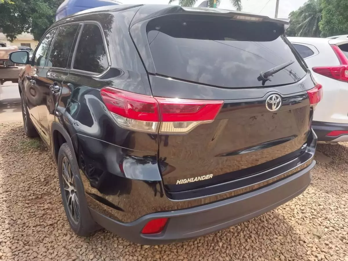 Toyota Highlander   - 2017