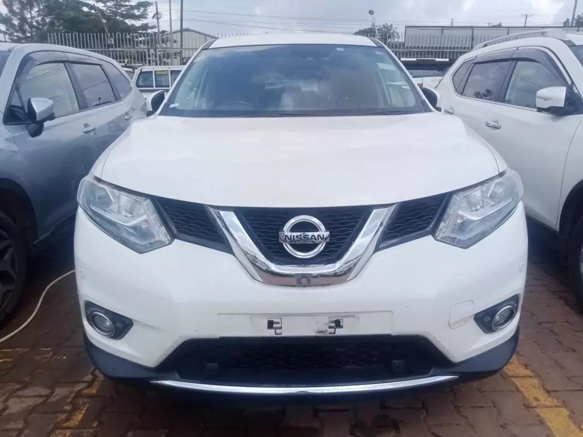 Nissan X- trail   - 2015