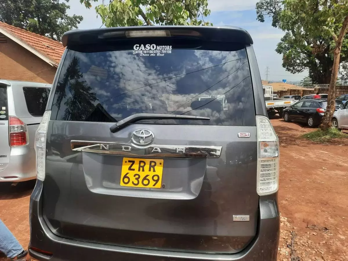 Toyota Noah - 2009