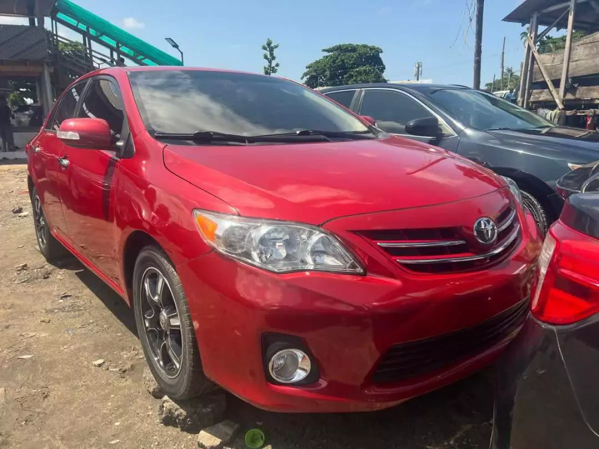 Toyota Corolla   - 2012