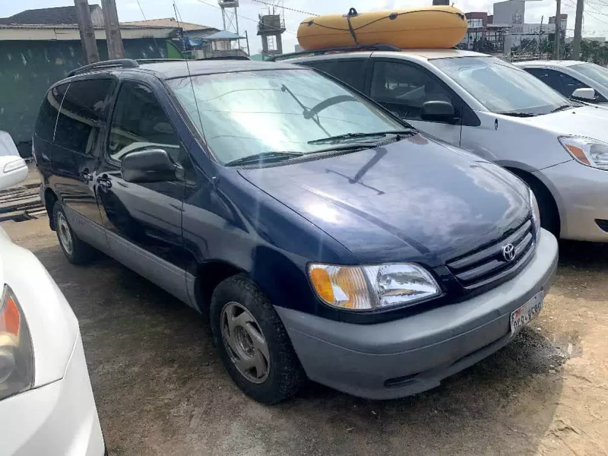 Toyota Sienna   - 2002