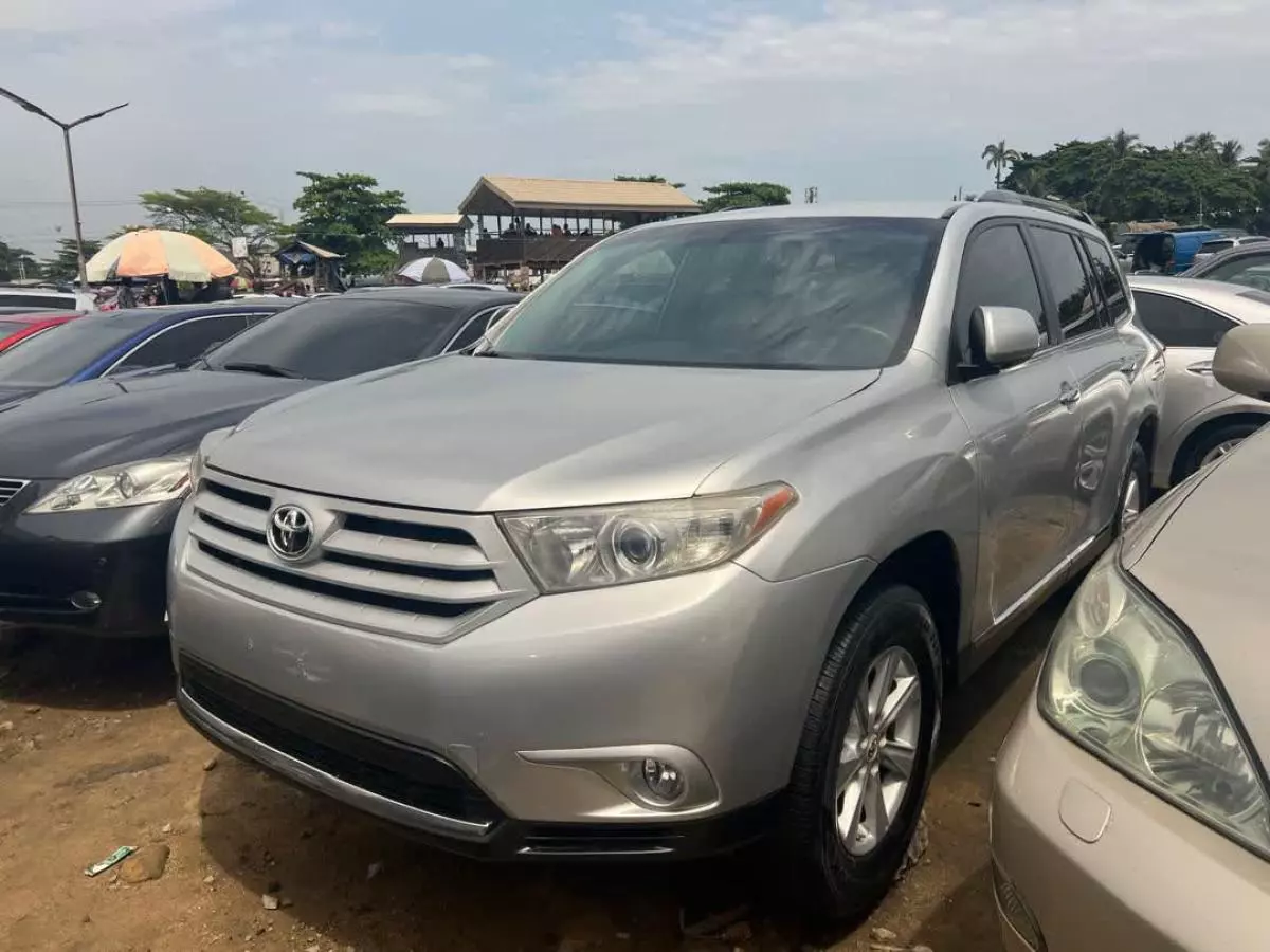 Toyota Highlander   - 2011