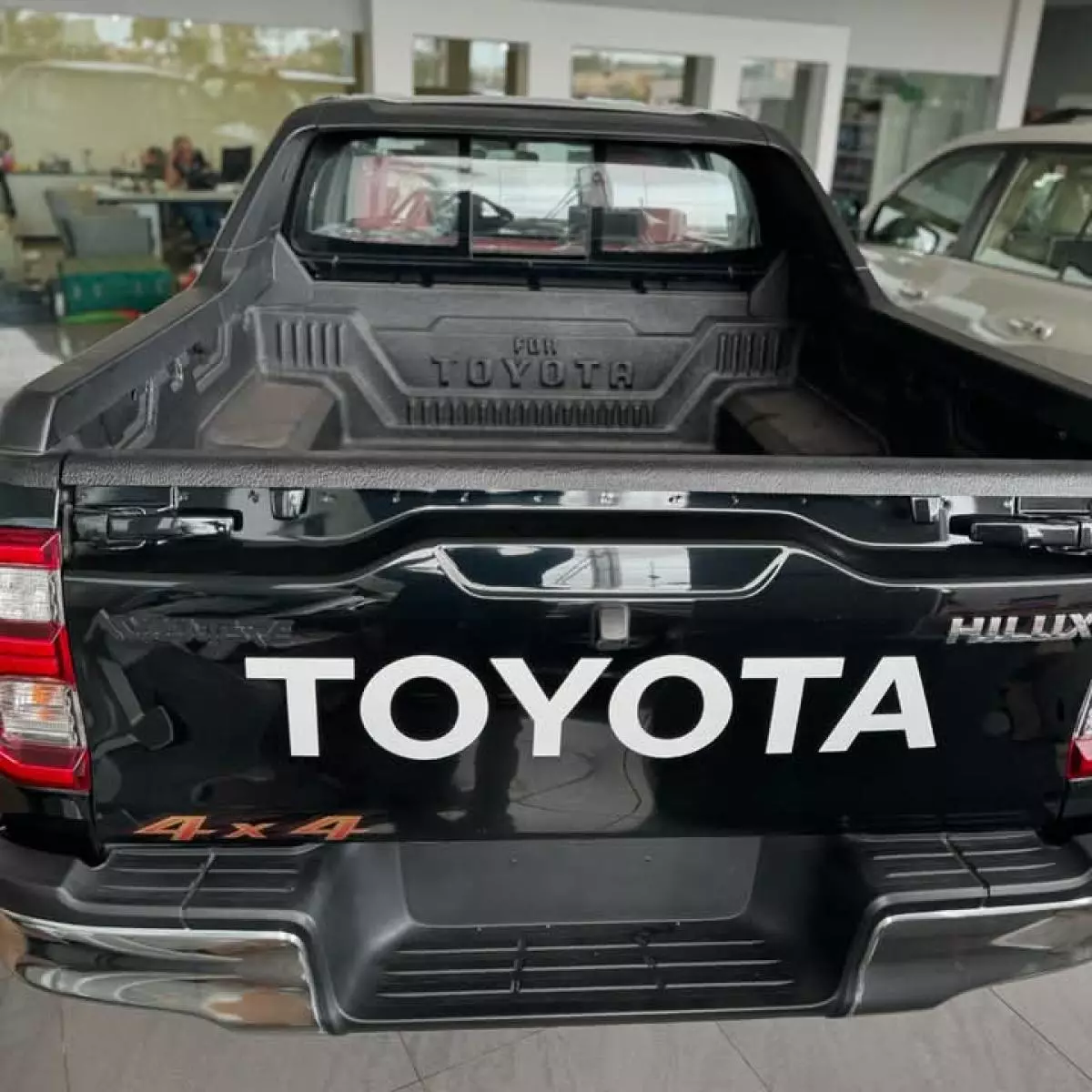 Toyota Hilux    - 2023