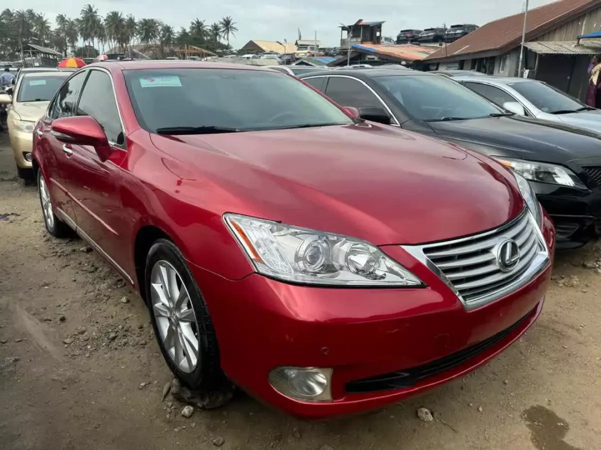 Lexus ES 350   - 2010