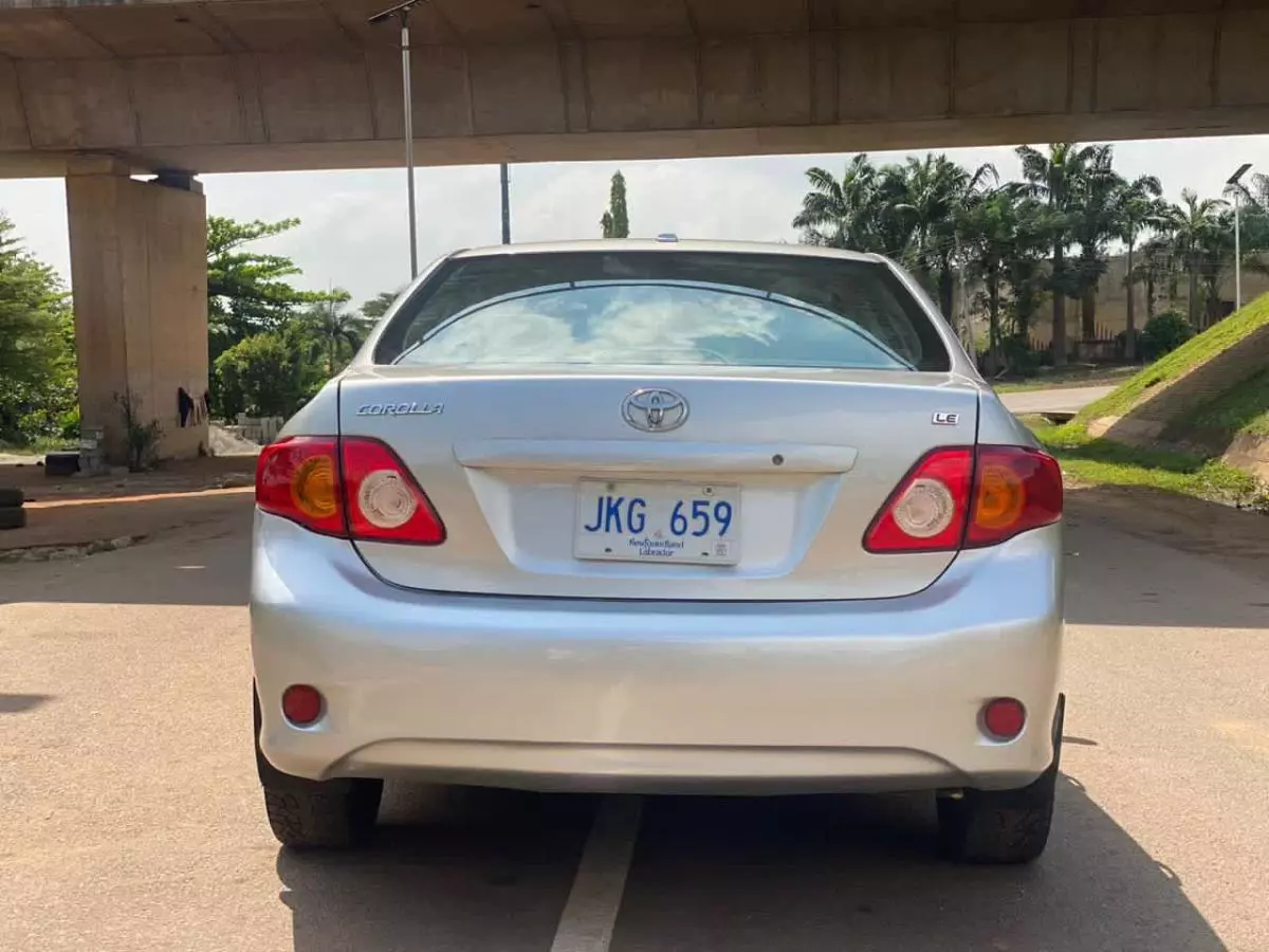 Toyota Corolla   - 2009