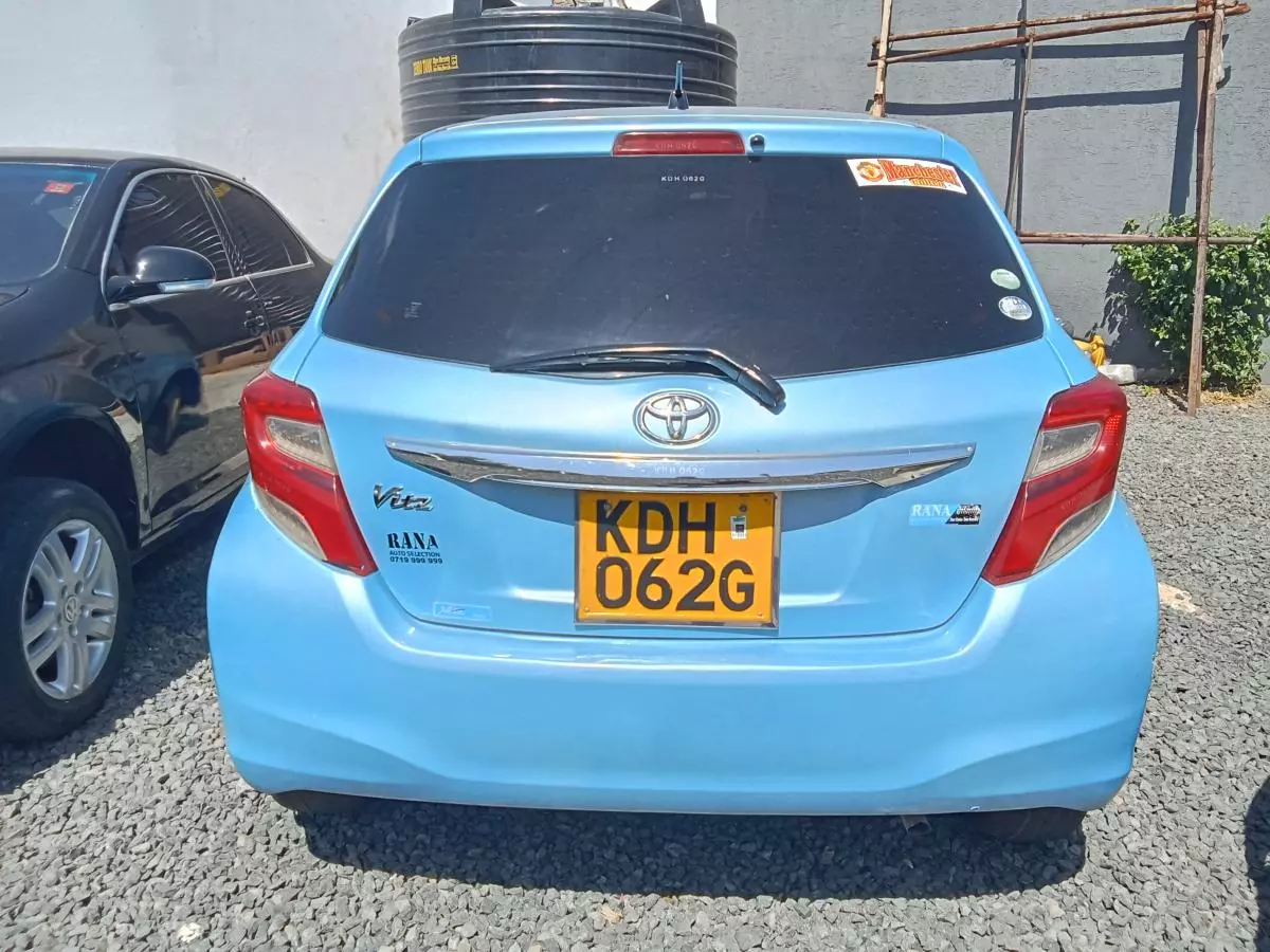 Toyota Vitz   - 2015