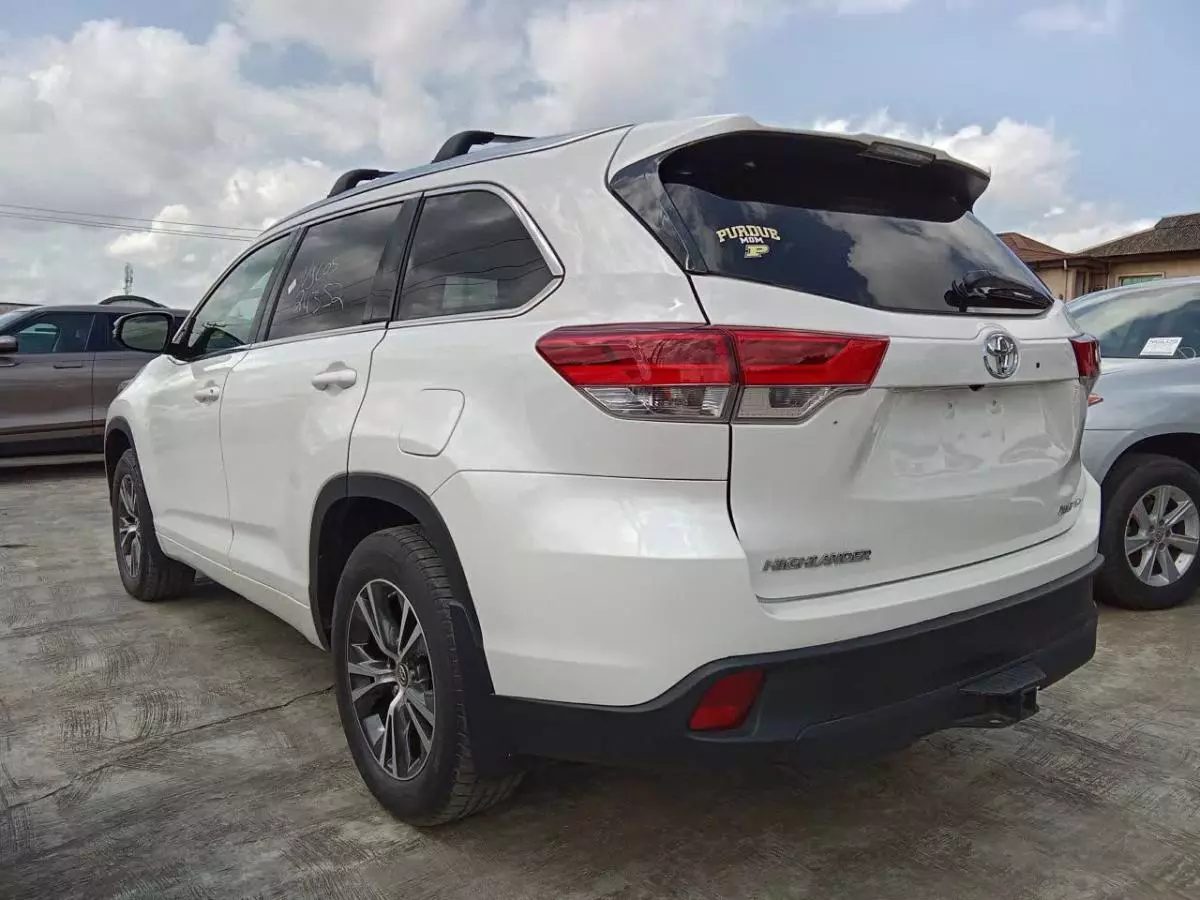 Toyota Highlander   - 2016