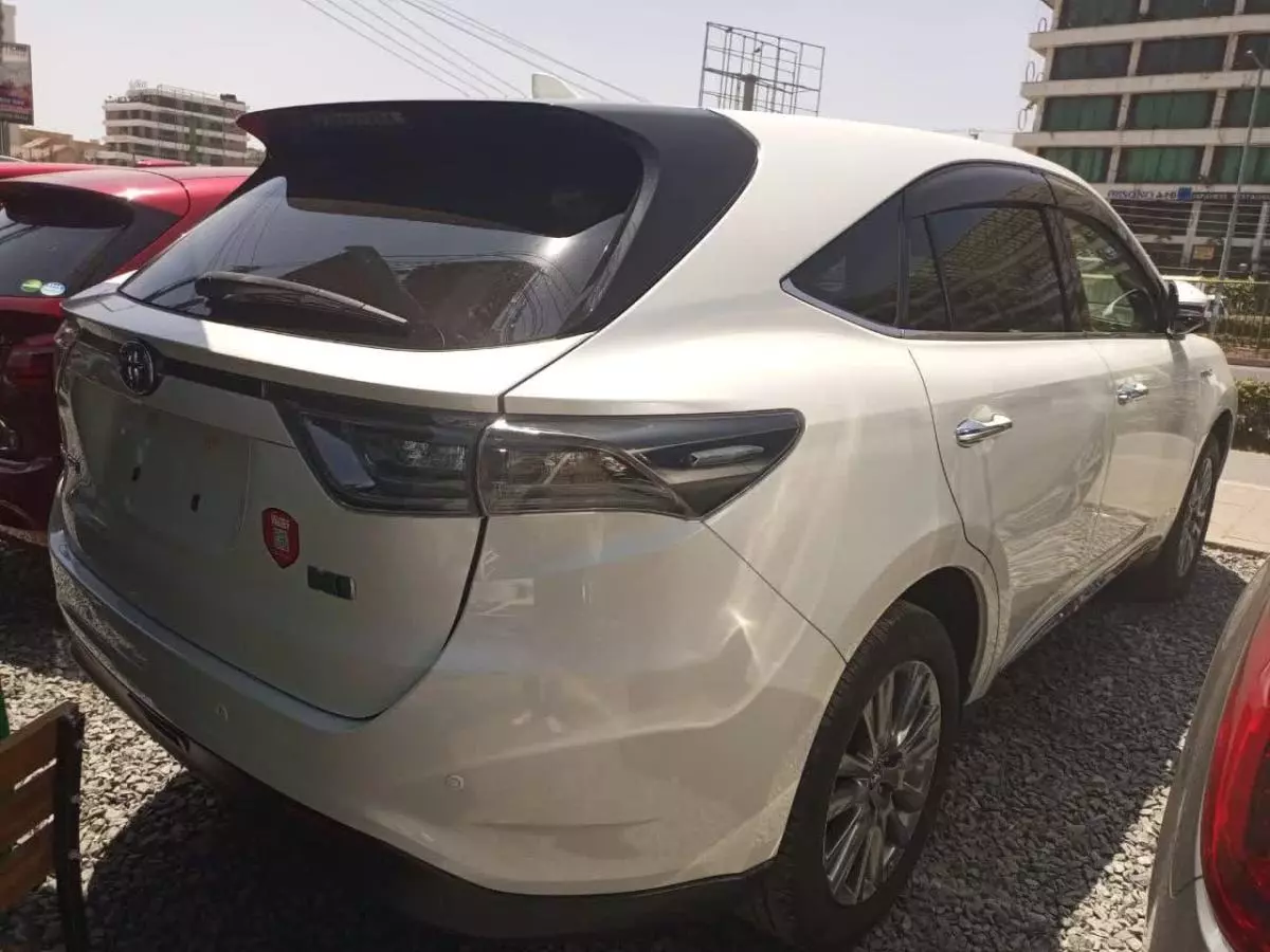 Toyota Harrier - 2016
