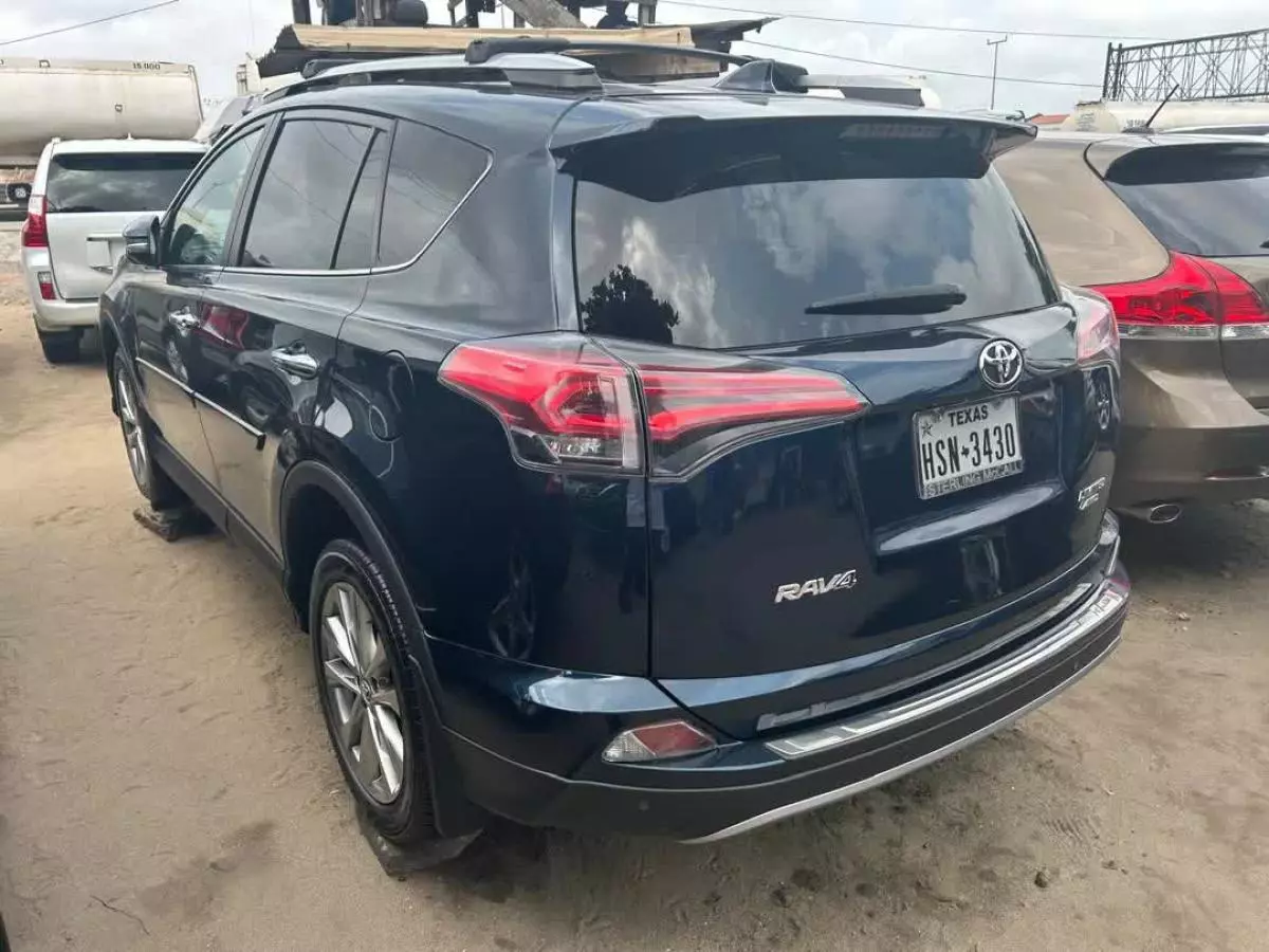 Toyota RAV 4   - 2017