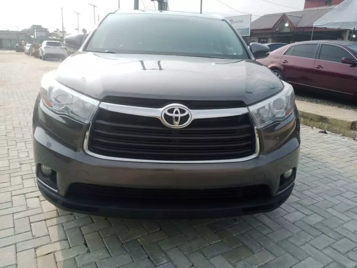 Toyota Highlander   - 2016