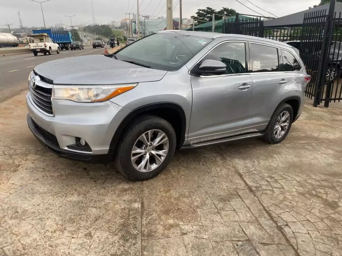 Toyota Highlander   - 2014