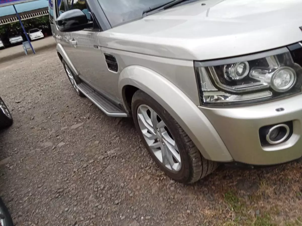 Land Rover Discovery   - 2014