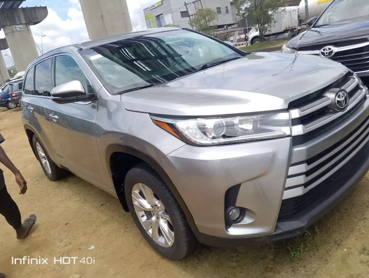 Toyota Highlander   - 2014