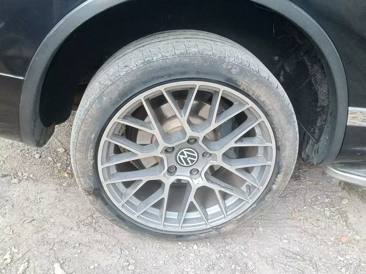 Volkswagen Touareg - 2013