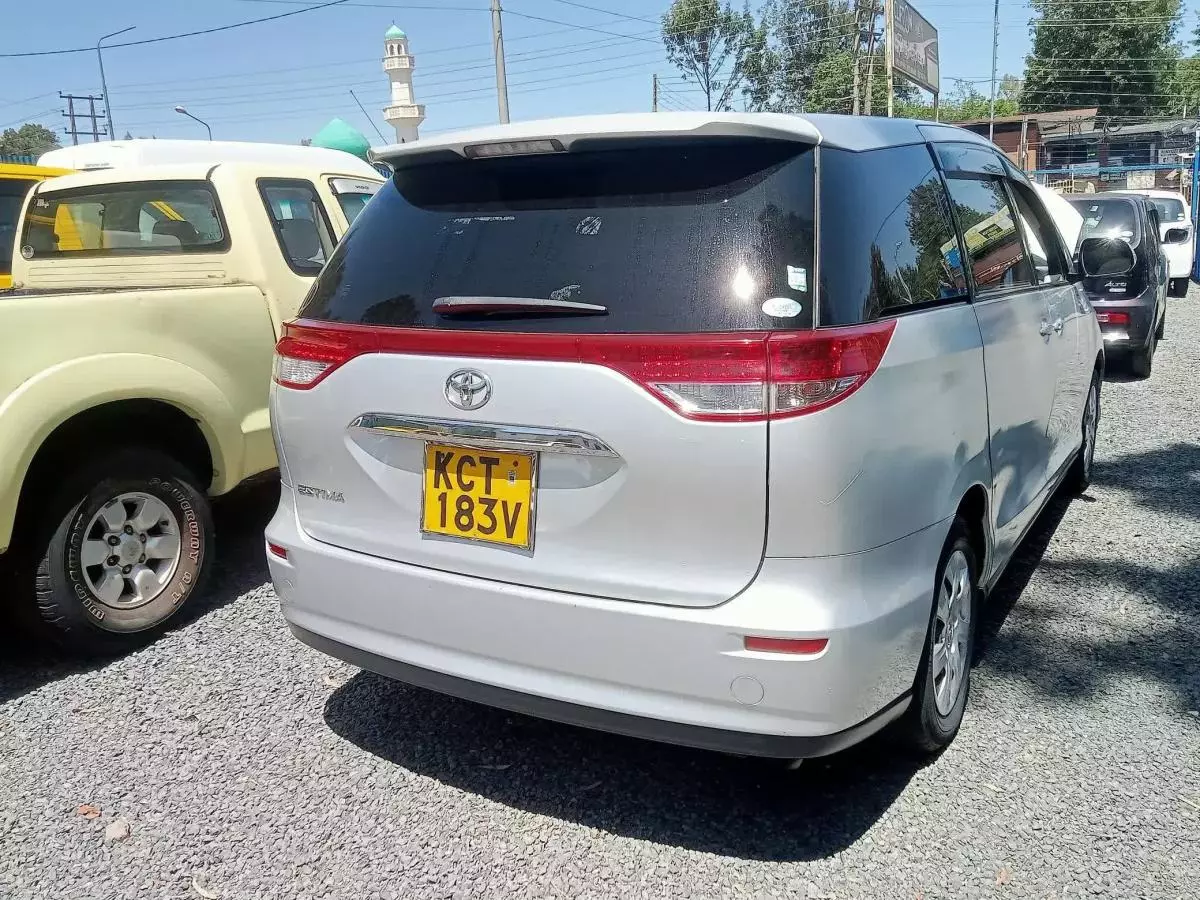 Toyota Estima  - 2012